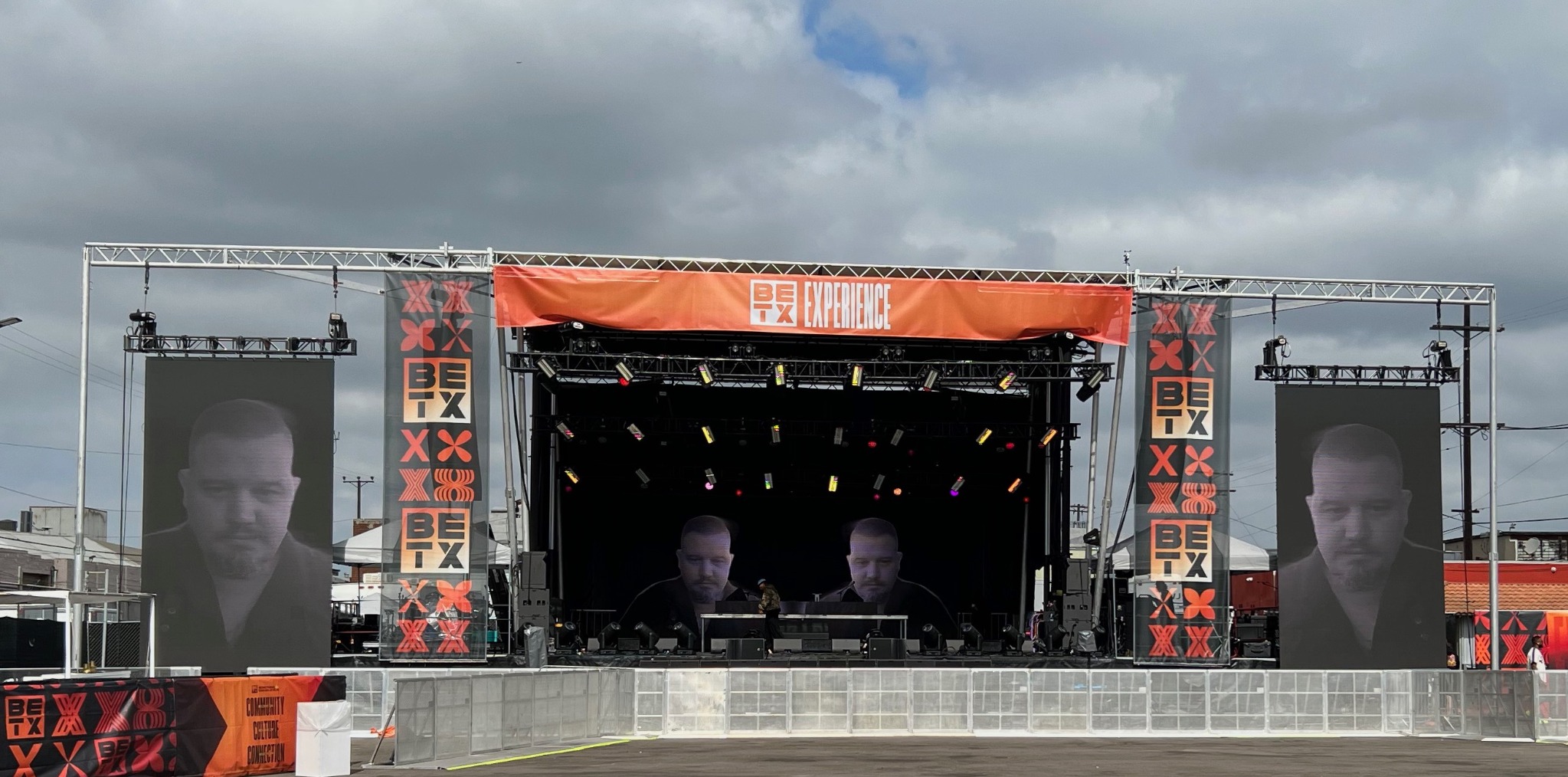 SL320 mobile stage with video fly walls at an outdoor event
